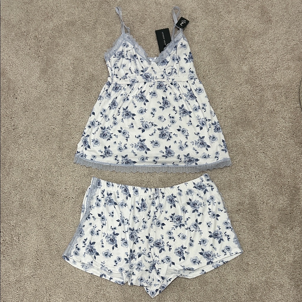 Brand New Laura Ashley Lace Trim Floral Sleepwear Set